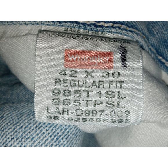 Med Light Wash Regular Fit Wranglers Size 42 x 30 - Picture 5 of 5